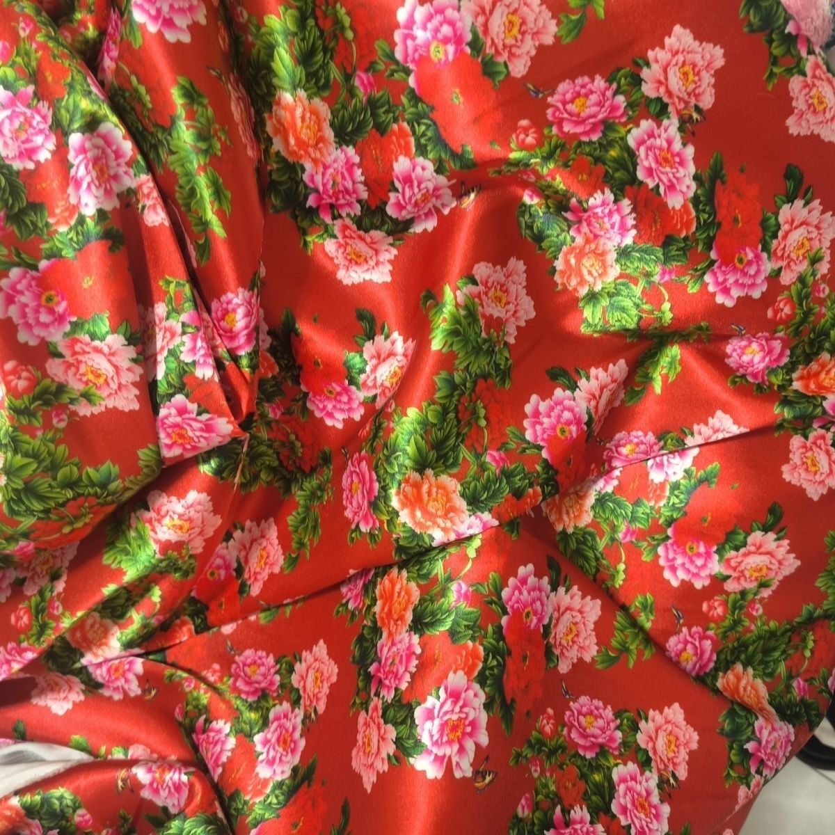 Sewing By - Tkanina satynowa z octanu z kwiatowym
